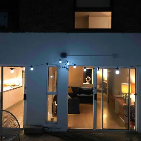 Period Townhouse With A Contemporary Irish Design 펜션